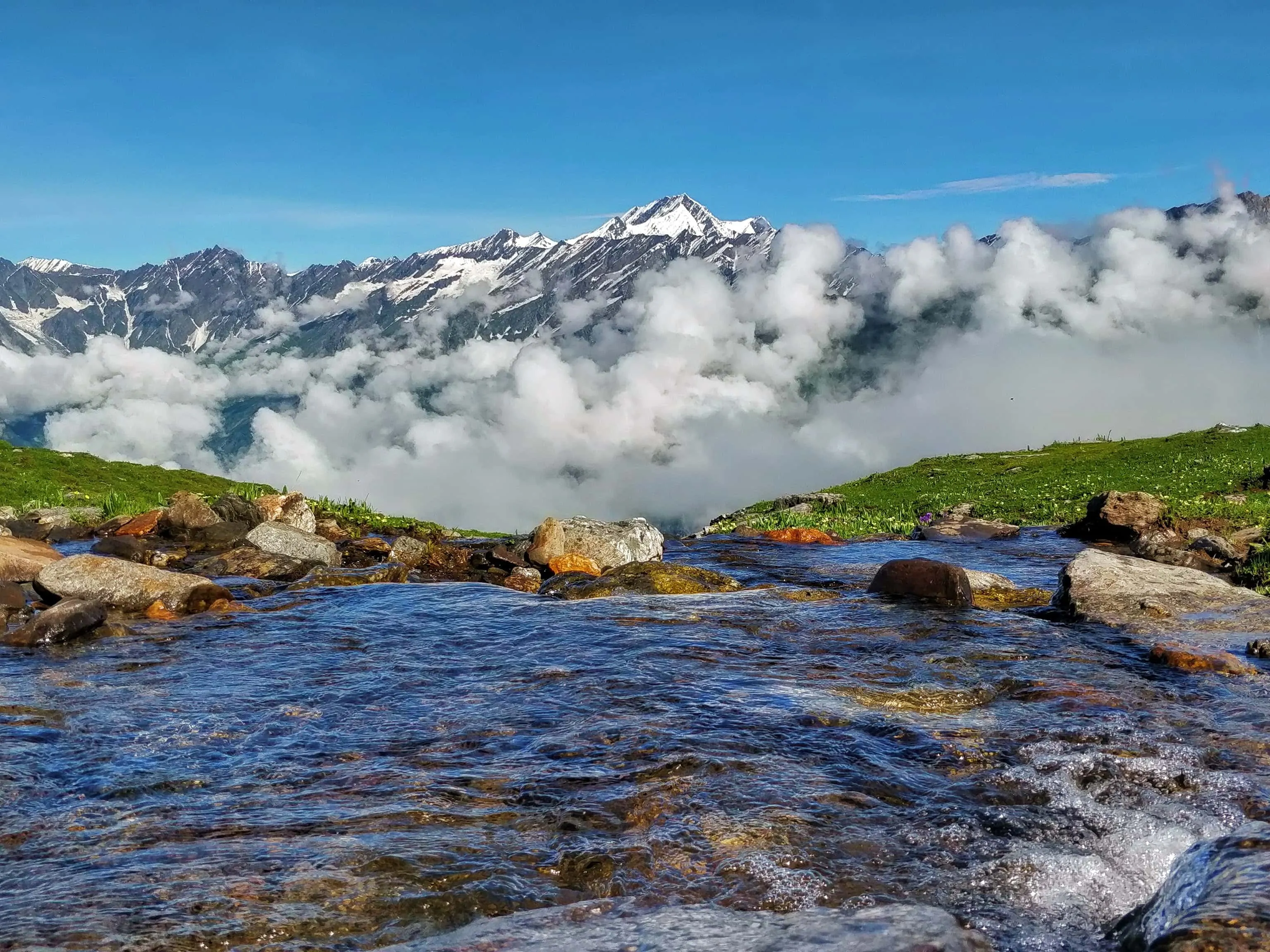 River stream overlooking Mt Ladakhi as seen on Bhrigu lake trek